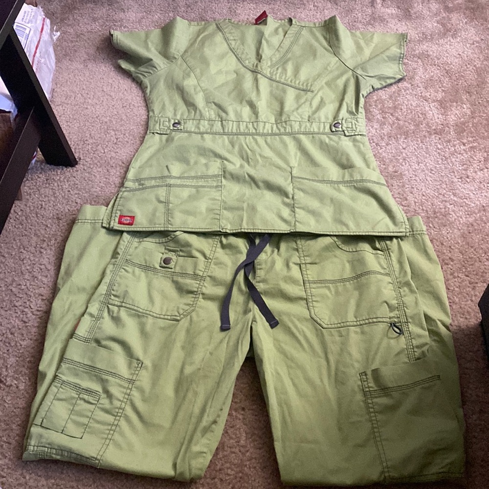 Dickies scrub set size medium